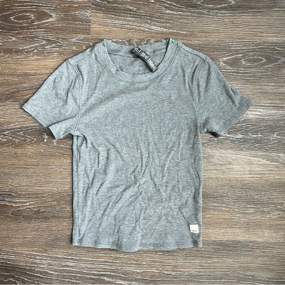 Vuori Tops - Vuori Ribbed Crop Shirt